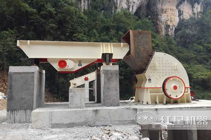 重錘式破碎機(jī)現(xiàn)場(chǎng) 重錘式破碎機(jī)現(xiàn)場(chǎng)