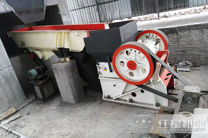 花崗巖破碎生產線，使用鄂破機