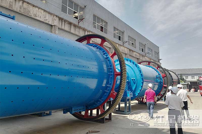 來(lái)廠考察球磨機(jī)設(shè)備的客戶絡(luò)繹不絕 來(lái)廠考察球磨機(jī)設(shè)備的客戶絡(luò)繹不絕